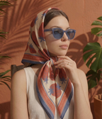 Lenço Capri Berry - Seda Gloss Estampa Morango e Azul