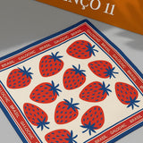 Lenço Capri Berry - Seda Gloss Estampa Morango e Azul